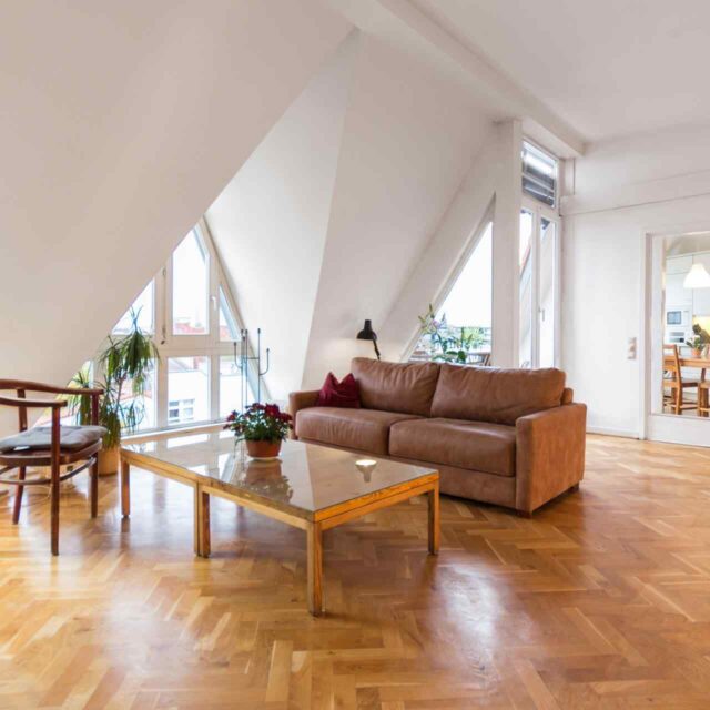 https://tonyandsonshomes.com/wp-content/uploads/2018/09/gallery_projects_07-640x640.jpg